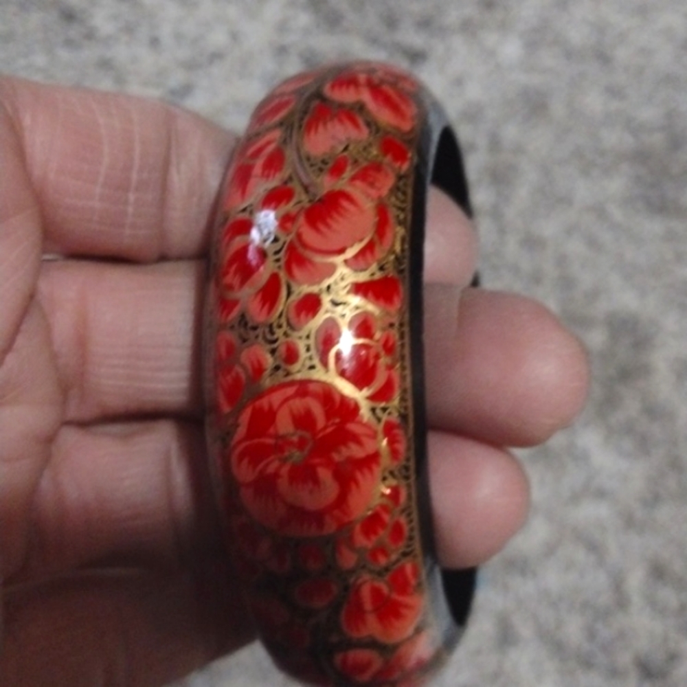 VINTAGE ETHNIC HAND PAINTED RED PINK BLACK WOODEN LACQUER 7.2" BANGLE BRACELET - Picture 6 of 10